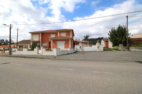 Excelente Moradia T7 de 2 pisos em Bidoeira de Cima - Leiria