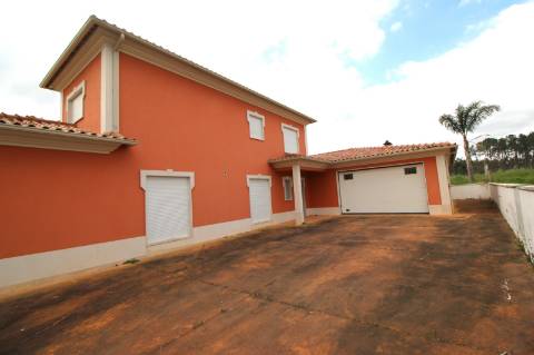 Excelente Moradia T7 de 2 pisos em Bidoeira de Cima - Leiria