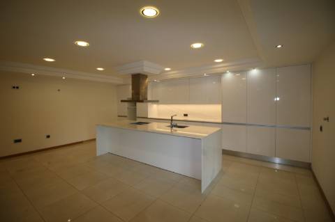 Excelente Moradia T7 de 2 pisos em Bidoeira de Cima - Leiria