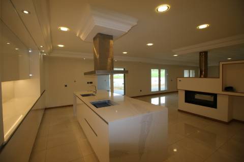 Excelente Moradia T7 de 2 pisos em Bidoeira de Cima - Leiria