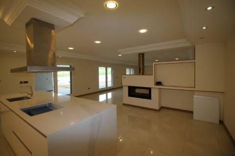 Excelente Moradia T7 de 2 pisos em Bidoeira de Cima - Leiria