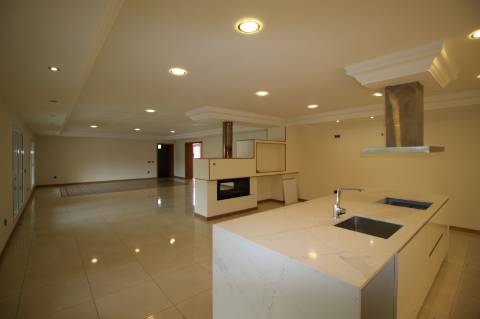 Excelente Moradia T7 de 2 pisos em Bidoeira de Cima - Leiria