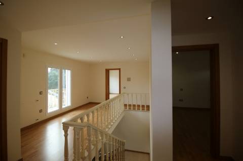 Excelente Moradia T7 de 2 pisos em Bidoeira de Cima - Leiria