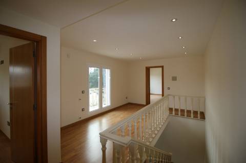 Excelente Moradia T7 de 2 pisos em Bidoeira de Cima - Leiria