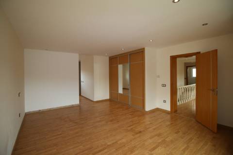 Excelente Moradia T7 de 2 pisos em Bidoeira de Cima - Leiria