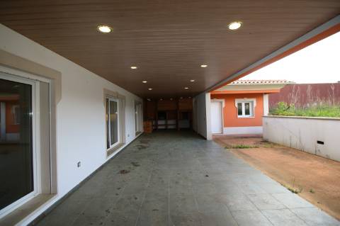 Excelente Moradia T7 de 2 pisos em Bidoeira de Cima - Leiria