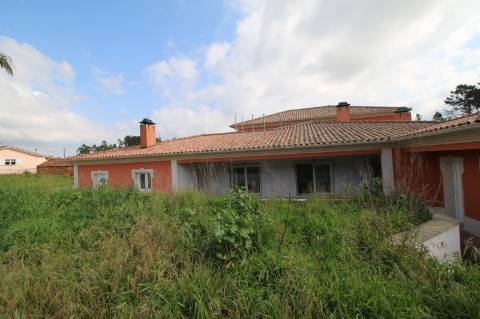 Excelente Moradia T7 de 2 pisos em Bidoeira de Cima - Leiria