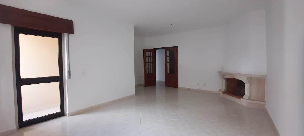 Apartamento T2 com parqueamento e sótão em Santarém