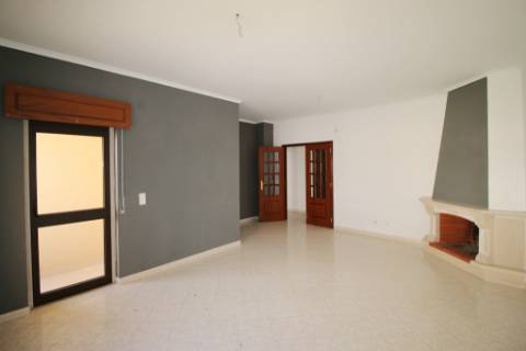 Apartamento T2 com parqueamento em Santarém