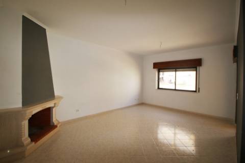 Apartamento T2 com parqueamento em Santarém