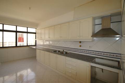 Apartamento T2 com parqueamento em Santarém