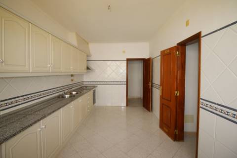 Apartamento T2 com parqueamento em Santarém