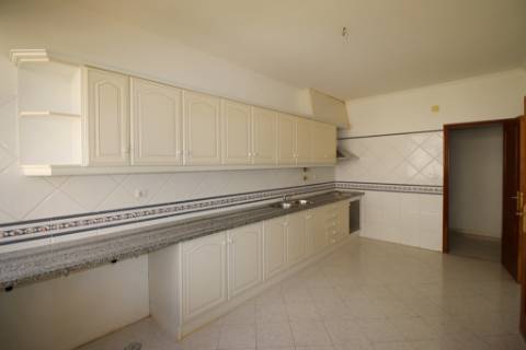 Apartamento T2 com parqueamento em Santarém