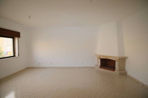 Apartamento T4 com 2 parqueamentos e arrecadação em Santarém