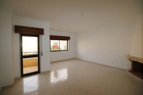 Apartamento T4 com 2 parqueamentos e arrecadação em Santarém