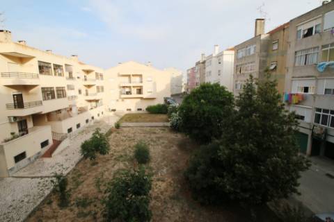 Apartamento T4 com 2 parqueamentos e arrecadação em Santarém