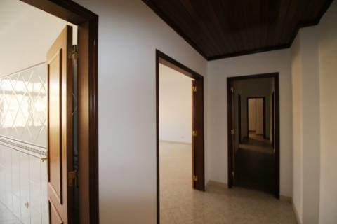 Apartamento T4 com 2 parqueamentos e arrecadação em Santarém