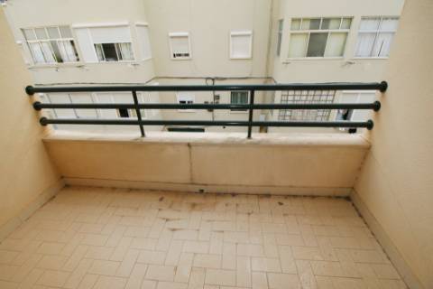 Apartamento T4 com 2 parqueamentos e arrecadação em Santarém