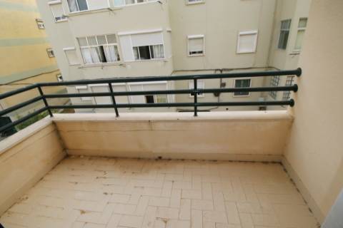 Apartamento T4 com 2 parqueamentos e arrecadação em Santarém