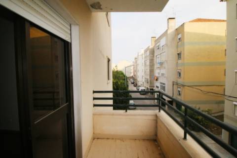 Apartamento T4 com 2 parqueamentos e arrecadação em Santarém