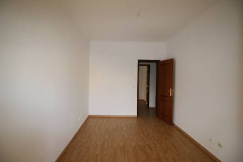 Apartamento T4 com 2 parqueamentos e arrecadação em Santarém