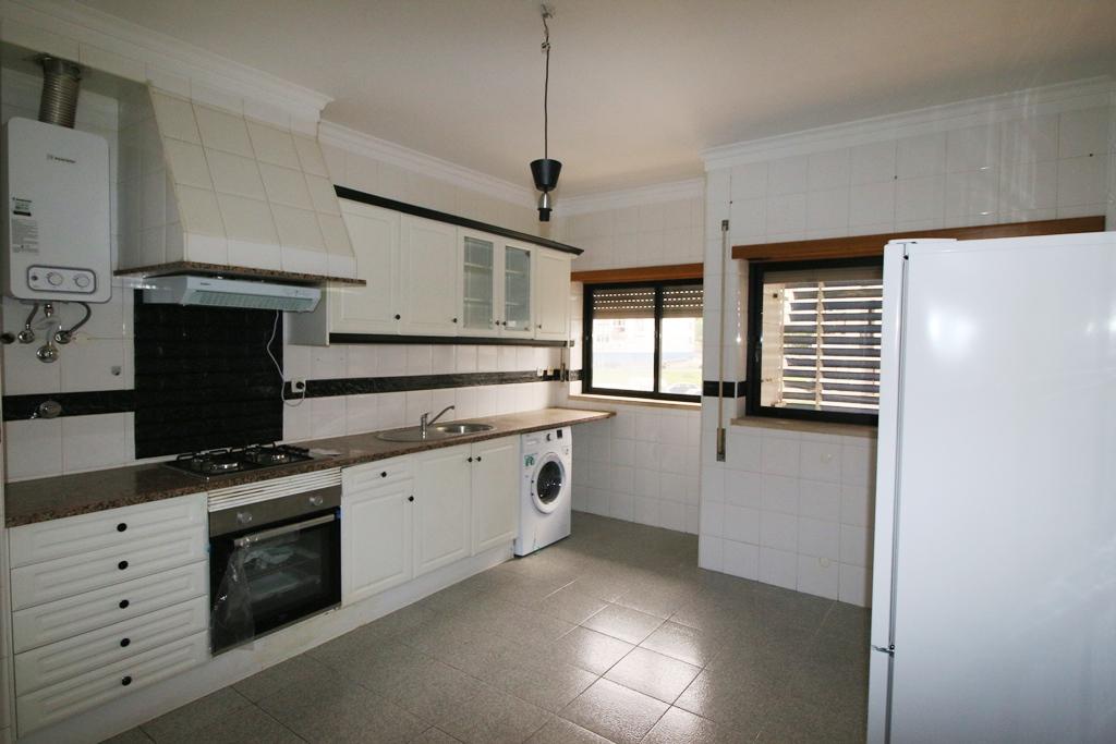 Apartamento T3 equipado e com arrecadação em S. Domingos - Santarém