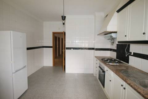 Apartamento T3 equipado e com arrecadação em S. Domingos - Santarém