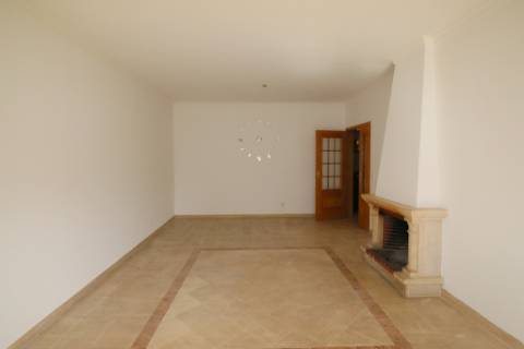 Apartamento T3 equipado e com arrecadação em S. Domingos - Santarém