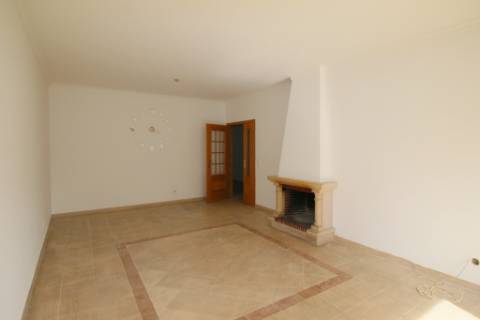 Apartamento T3 equipado e com arrecadação em S. Domingos - Santarém