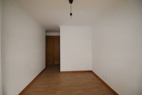 Apartamento T3 equipado e com arrecadação em S. Domingos - Santarém