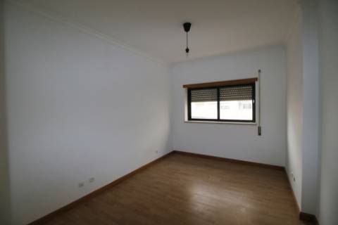 Apartamento T3 equipado e com arrecadação em S. Domingos - Santarém