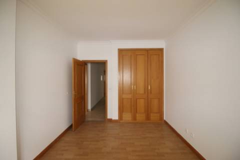 Apartamento T3 equipado e com arrecadação em S. Domingos - Santarém