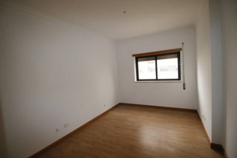 Apartamento T3 equipado e com arrecadação em S. Domingos - Santarém