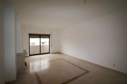 Apartamento T3 com arrecadação em S. Domingos - Santarém