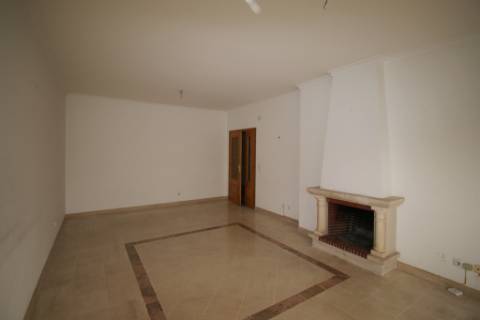 Apartamento T3 com arrecadação em S. Domingos - Santarém