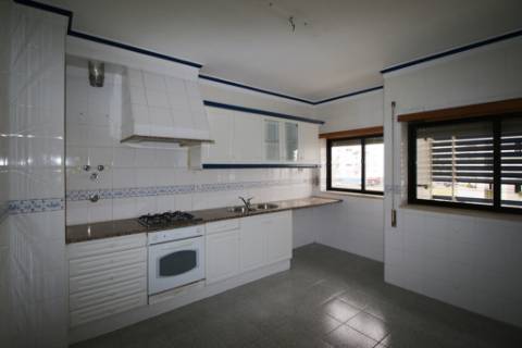 Apartamento T3 com arrecadação em S. Domingos - Santarém