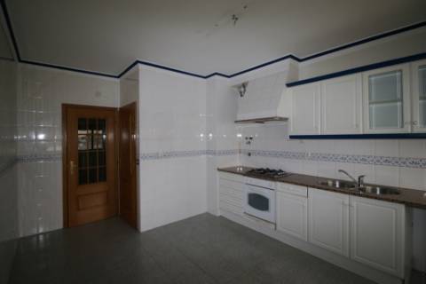 Apartamento T3 com arrecadação em S. Domingos - Santarém