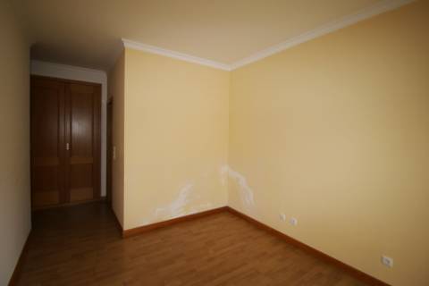 Apartamento T3 com arrecadação em S. Domingos - Santarém