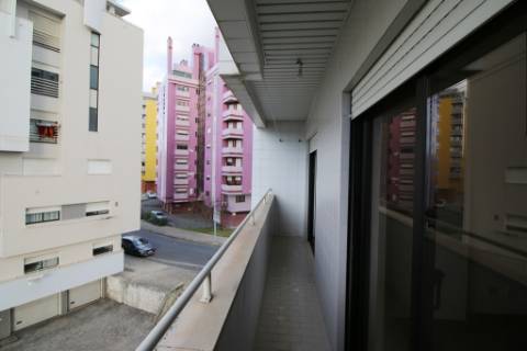 Apartamento T3 com arrecadação em S. Domingos - Santarém