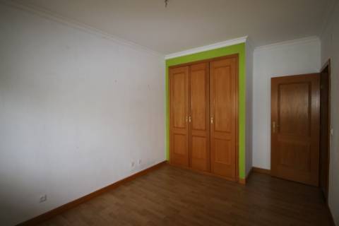 Apartamento T3 com arrecadação em S. Domingos - Santarém