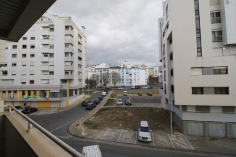 Apartamento T3 com arrecadação em S. Domingos - Santarém