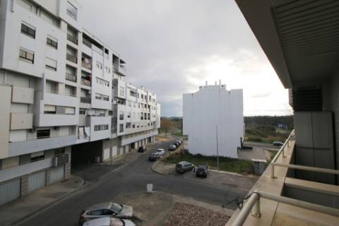 Apartamento T3 com arrecadação em S. Domingos - Santarém