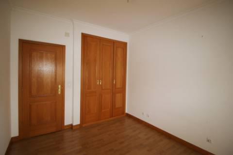 Apartamento T3 com arrecadação em S. Domingos - Santarém