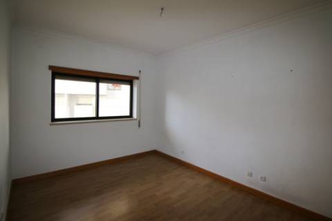 Apartamento T3 com arrecadação em S. Domingos - Santarém