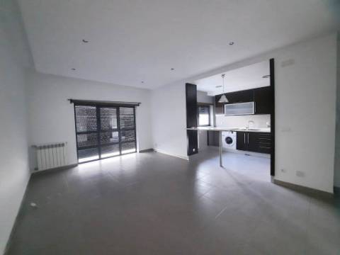 Apartamento T1 com parqueamento e arrecadação perto do Hospital de Santarém