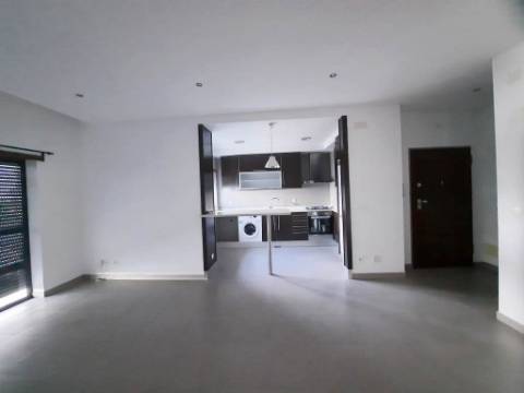 Apartamento T1 com parqueamento e arrecadação perto do Hospital de Santarém