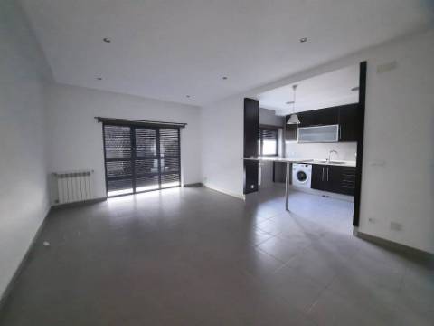 Apartamento T1 com parqueamento e arrecadação perto do Hospital de Santarém