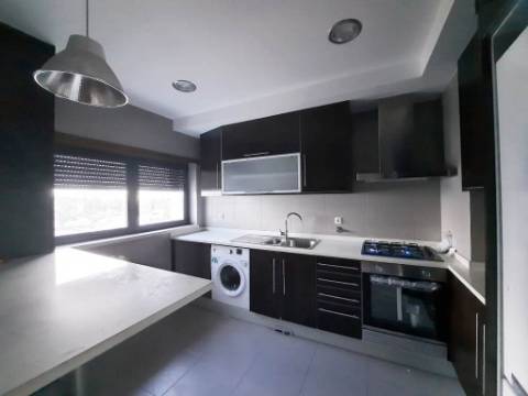 Apartamento T1 com parqueamento e arrecadação perto do Hospital de Santarém