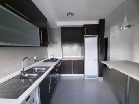 Apartamento T1 com parqueamento e arrecadação perto do Hospital de Santarém