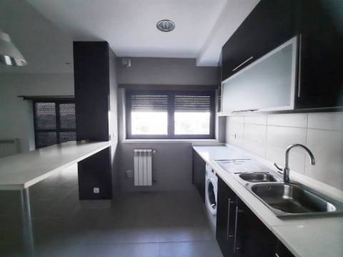 Apartamento T1 com parqueamento e arrecadação perto do Hospital de Santarém